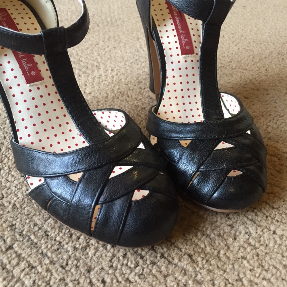 B.A.I.T. ‘Vivian’ Black Pumps